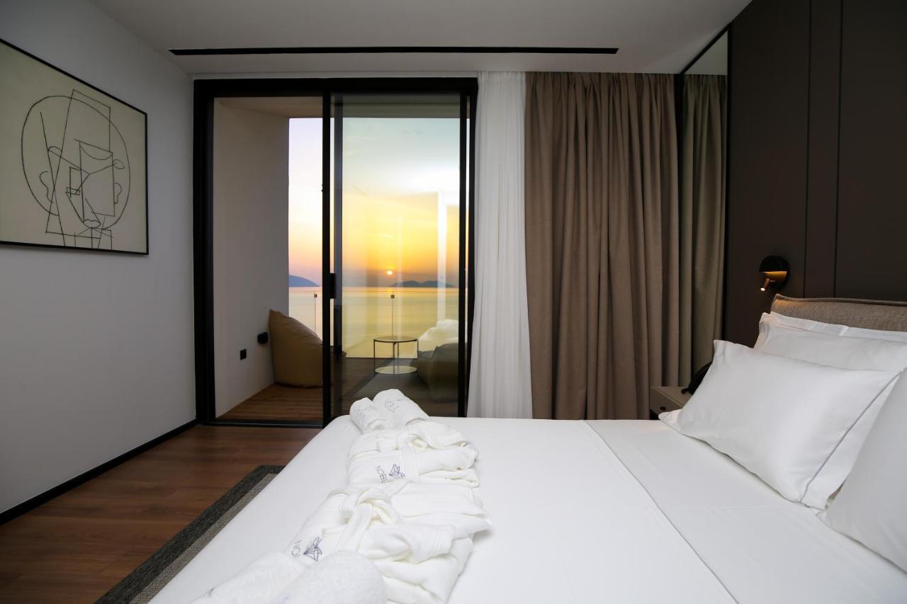 Hotel Nobus & 4*